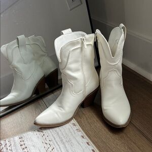Dream Pairs White Heeled Western Boots